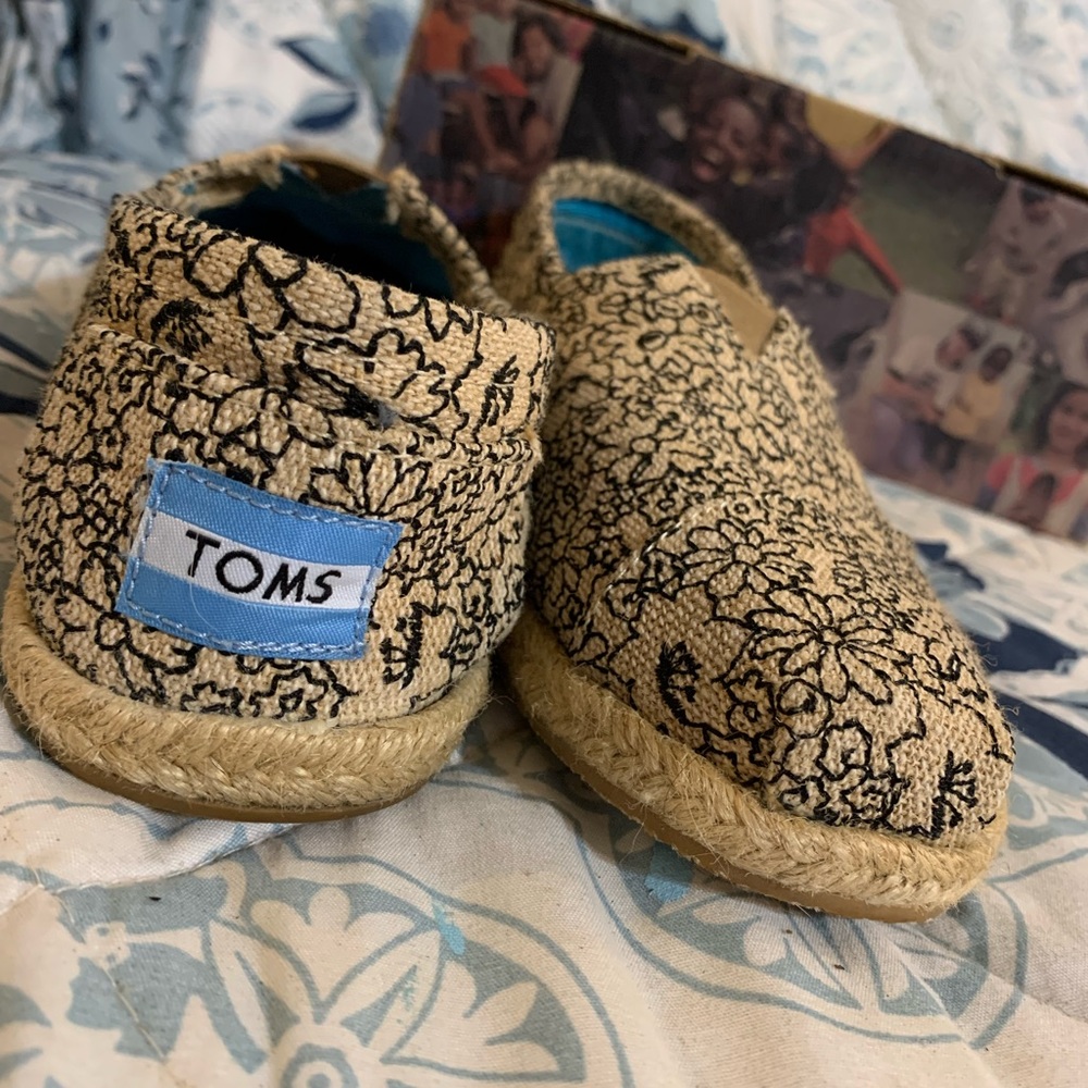 Toms Shoes